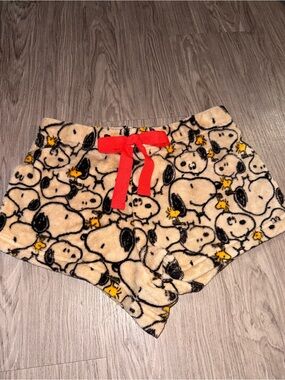 Peanuts Cream & Black Snoopy Plush Pajama Shorts with Red Bow